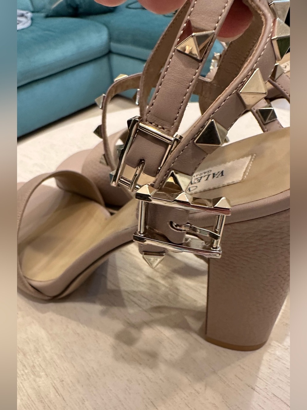 Valentino Garavani Rockstud Leather Block Heel Sandals – Size 39 / US 9 - Picture 8 of 9